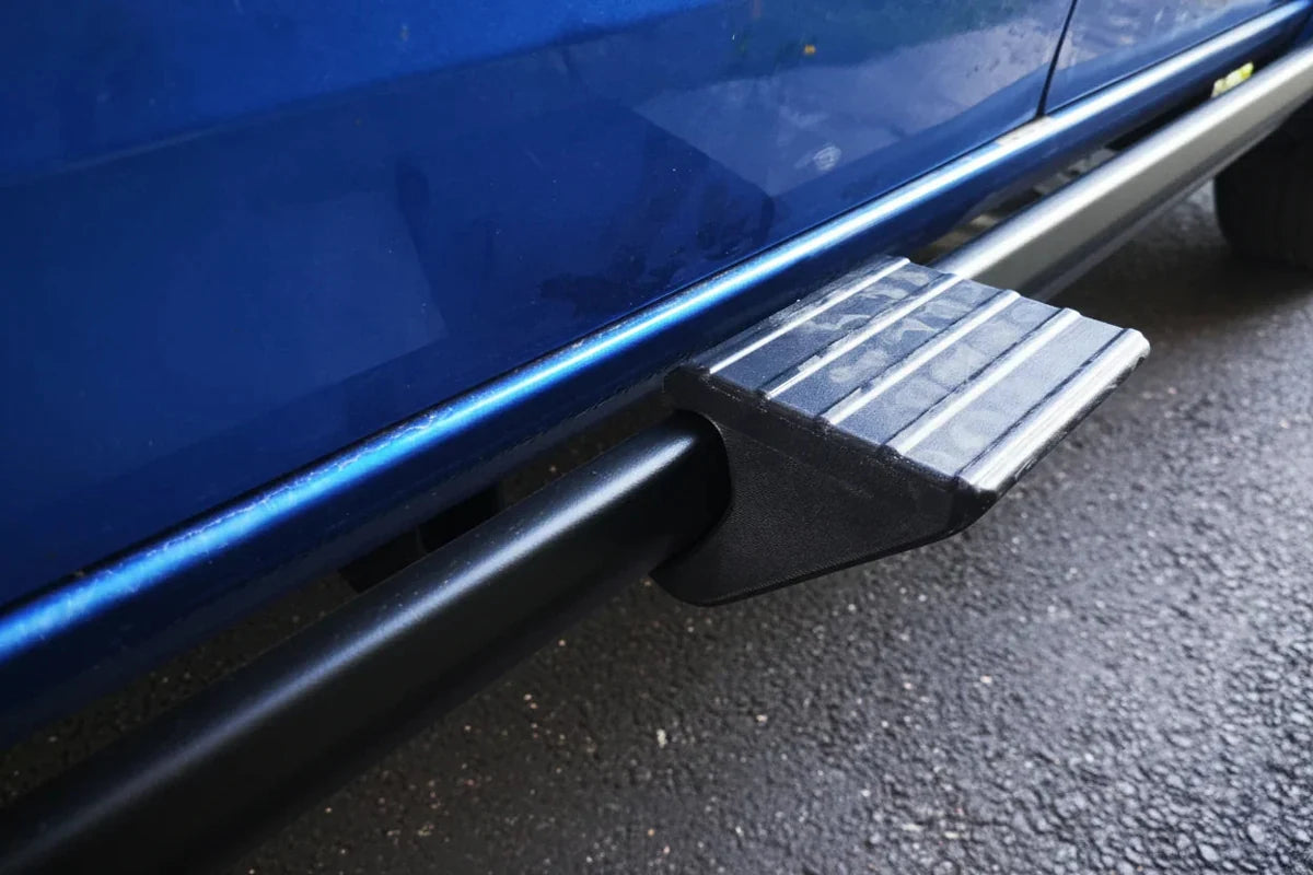V1 High snap-on step installed on a Chevrolet Colorado ZR2 